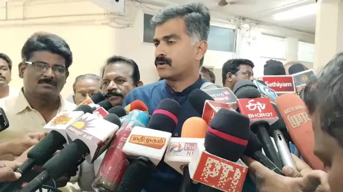 பயணிகளை இறக்கி விட ஆட்டோக்களை அனுமதிக்க வேண்டும் - திருச்சி எம்.பி பேட்டி