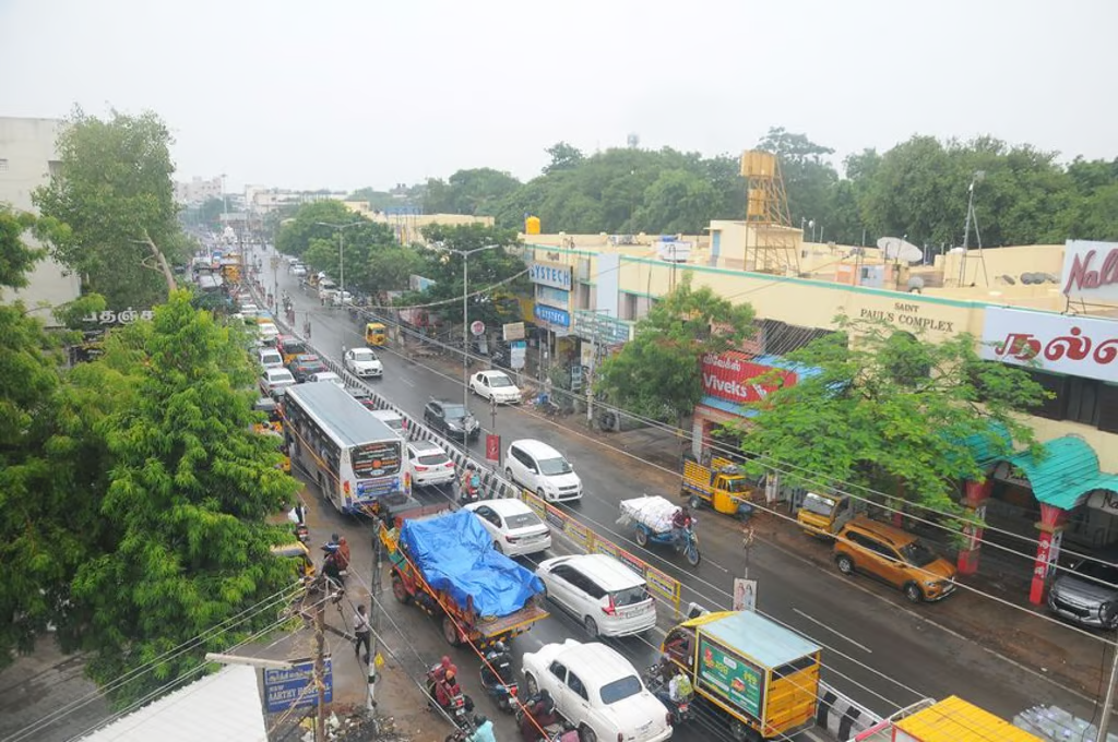 திருச்சி மாநகரின் போக்குவரத்து மாற்றத்தால் மாநகரில் கடும் போக்குவரத்து நெரிசல்: மக்கள் அவதி