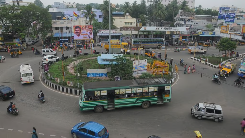 பிச்சாண்டாா்கோவில் ரவுண்டானா சாலை மேம்பாட்டுப் பணிகளை ரூ. 1.55 கோடியில் விரைவில் தொடங்க உள்ளது