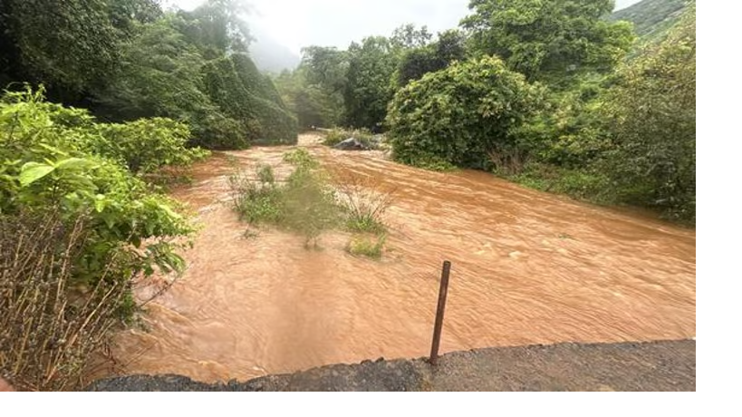 ஆர்ப்பரித்து கொட்டும் வெள்ளம்: புளியஞ்சோலை சுற்றுலா மையத்தில் பயணிகள் குளிக்க தடை…!