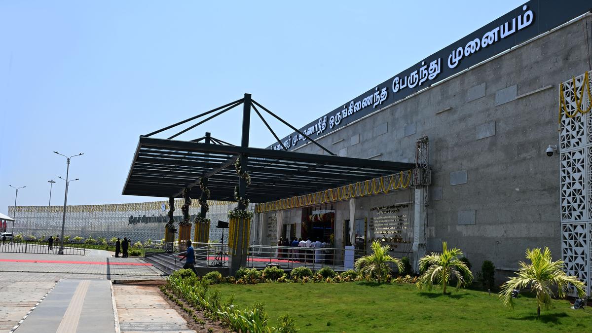 பஞ்சப்பூர் இணைப்பு சாலை அமைச்சர் கே.என்.நேரு அவர்கள் IBT இணைப்புச் சாலை திட்டத்தை ஆய்வு செய்தார்.