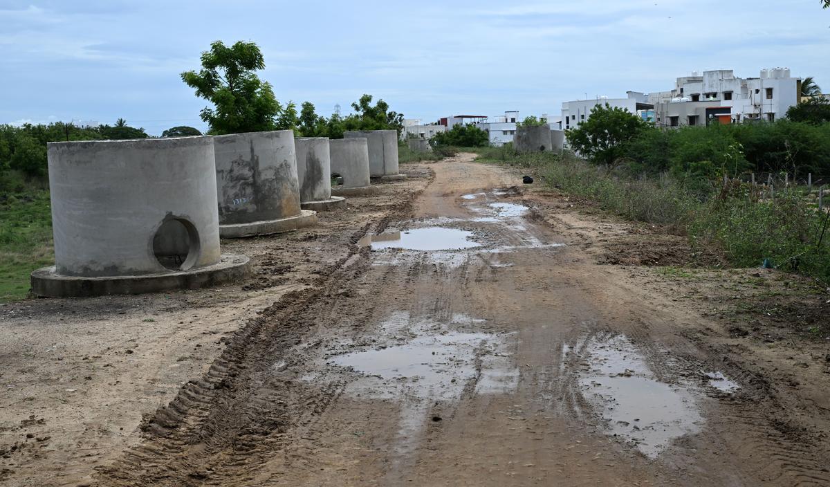 9.9 கி.மீ இணைப்புச் சாலைத் திட்டத்திற்கான நிலம் கையகப்படுத்துதலை திருச்சி மாநகராட்சி குறைத்துள்ளது.