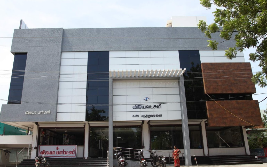 ரூ. 10 லட்சம் இழப்பீடு வழங்க விஜயலட்சுமி கண் மருத்துவமனைக்கு உத்தரவு