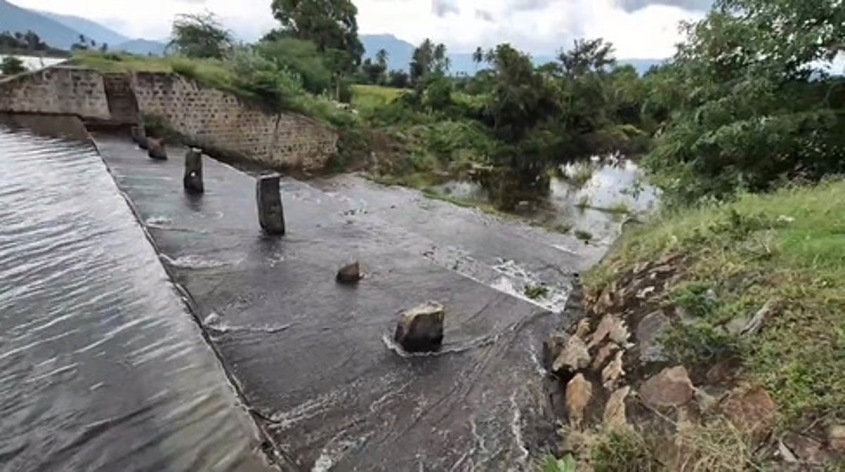 துறையூா் பகுதியில்  ஜம்பேரி தொடா் நீா்வரத்தால் நிரம்பியுள்ளது